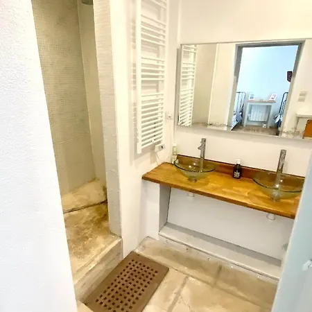 בית הארחה De La Croix Du Pape אזה