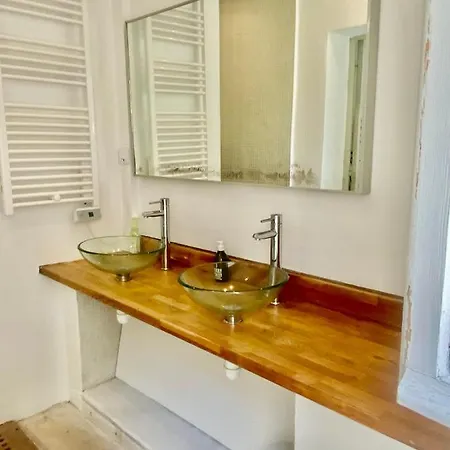 De La Croix Du Pape בית הארחה אזה