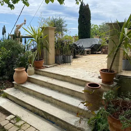 De La Croix Du Pape בית הארחה