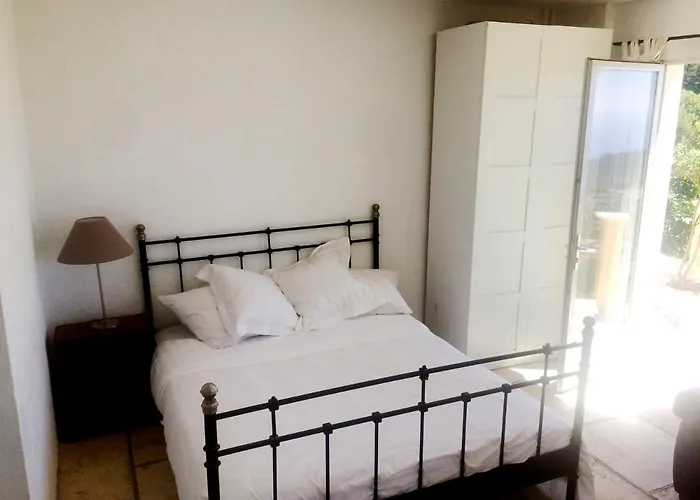 بيت ضيافة De La Croix Du Pape