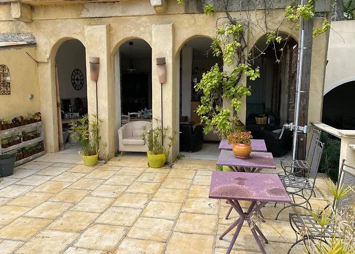 De La Croix Du Pape بيت ضيافة إز