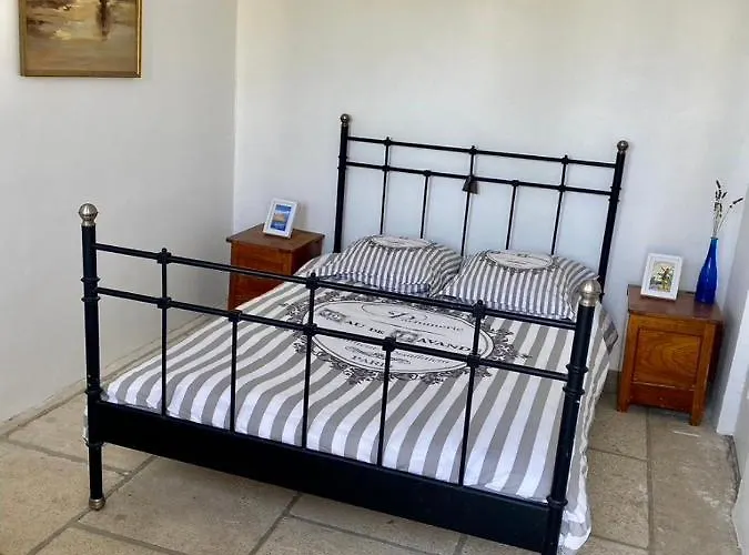 De La Croix Du Pape 3* إز