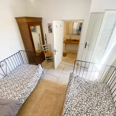 Guest house De La Croix Du Pape Eze