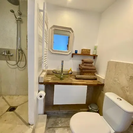 De La Croix Du Pape Guest house
