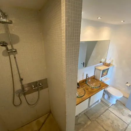 De La Croix Du Pape Guest house