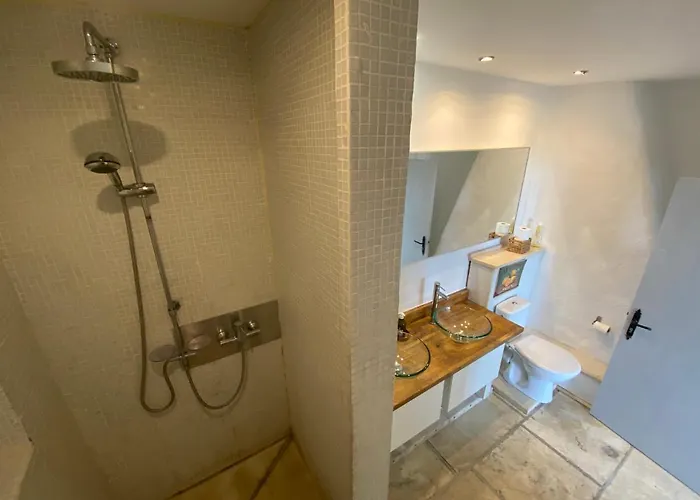 De La Croix Du Pape Guest house